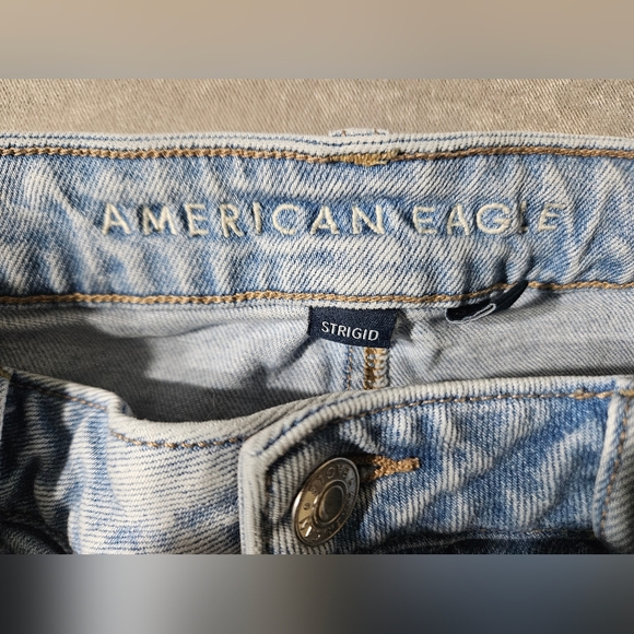 American Eagle Faded Style Strigid Denim Jeans Size 12 - Picture 3 of 7